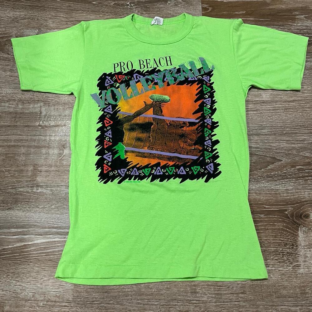 1990s Volleyball graphic tee in green and black